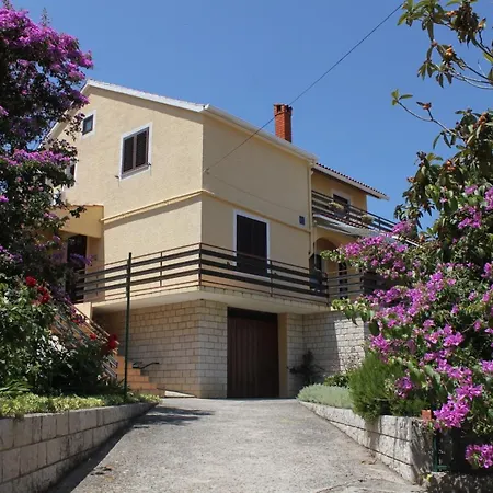 Apartment 872a